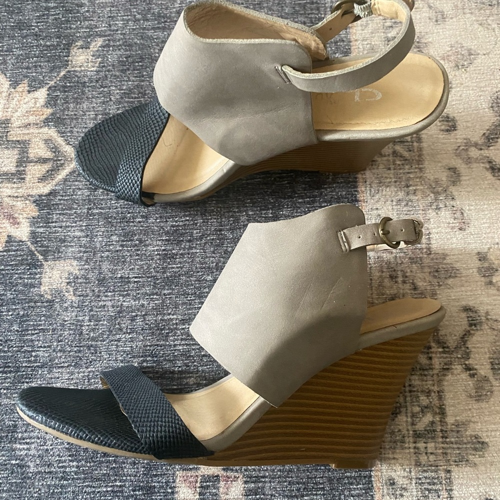 Women’s tan and black heels